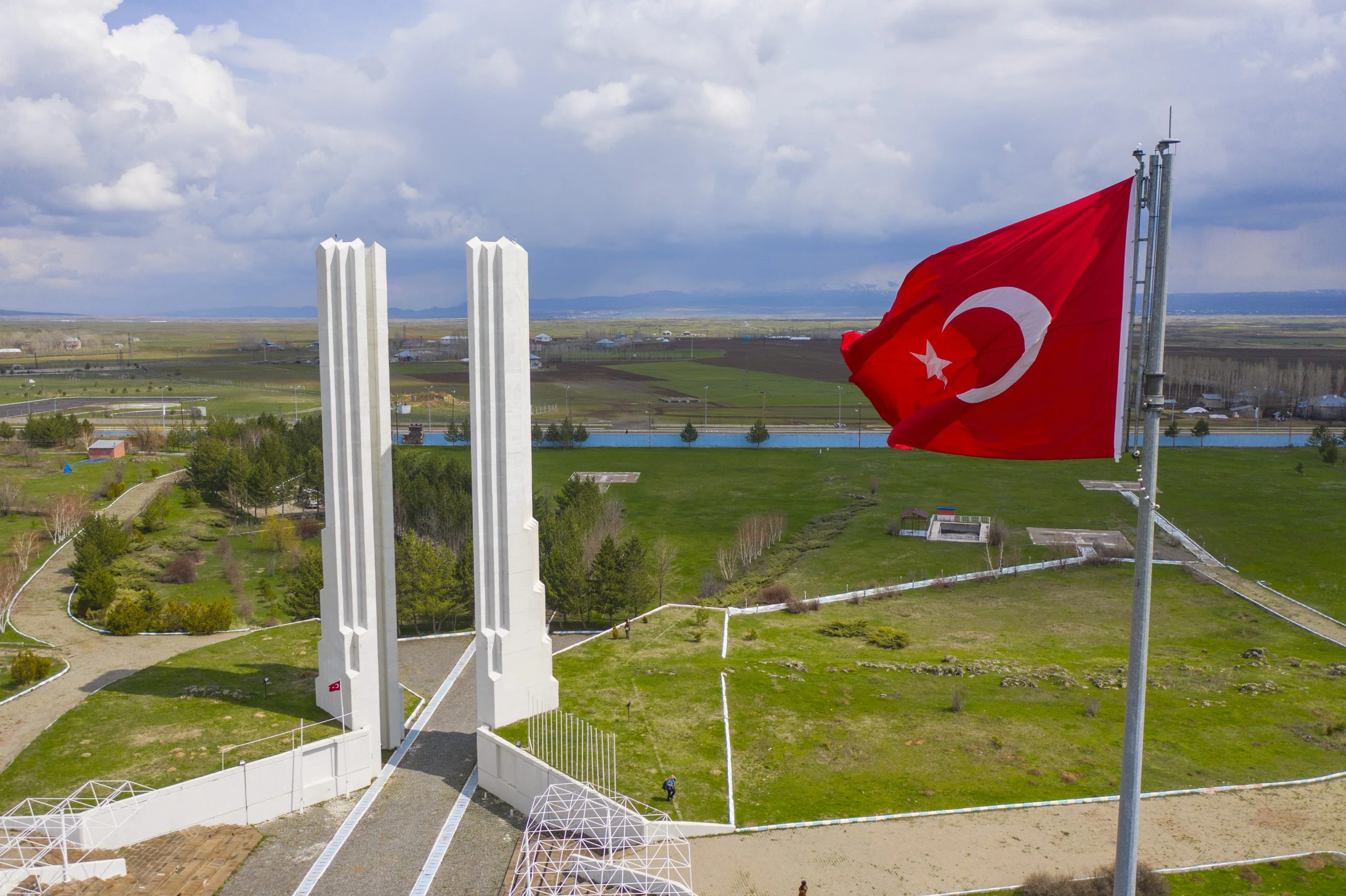 Malazgirt, Muş. Türklerin Anadoluya Girişinin Sembolü, 1071 Zafer Anıtı